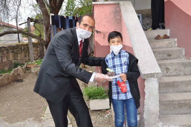 Abdullah Öğretmen Öğrencilerini Unutmadı