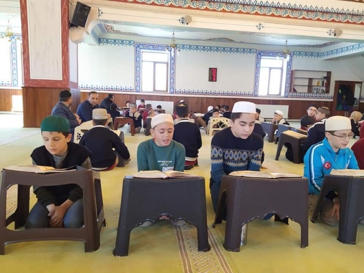 Hafız Öğrencilerden 1920 Lira Bağış