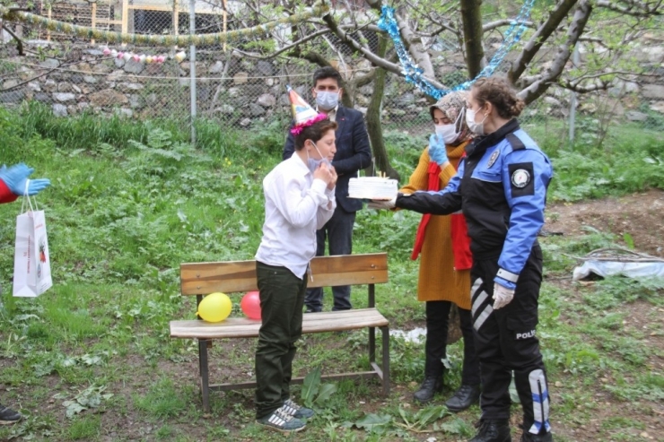 Şemdinli’de 23 Nisan’da Doğan Çocuklara Sürpriz