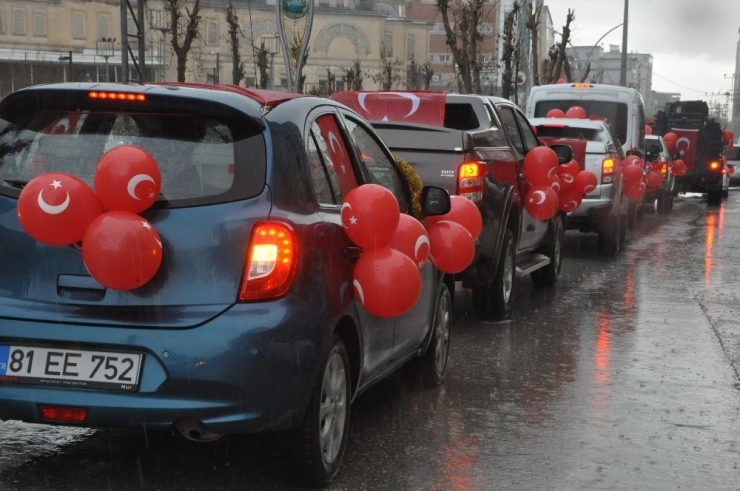 Yüksekova’da Resmi Araçlar Süslenip Sokak Sokak Gezilerek 23 Nisan Kutlandı