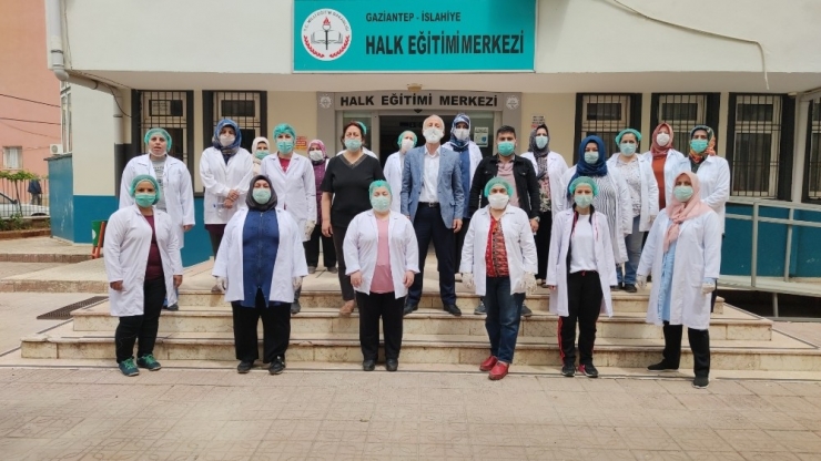 Halk Eğitimi Merkezi Kursiyerlerinden Maske Mesaisi