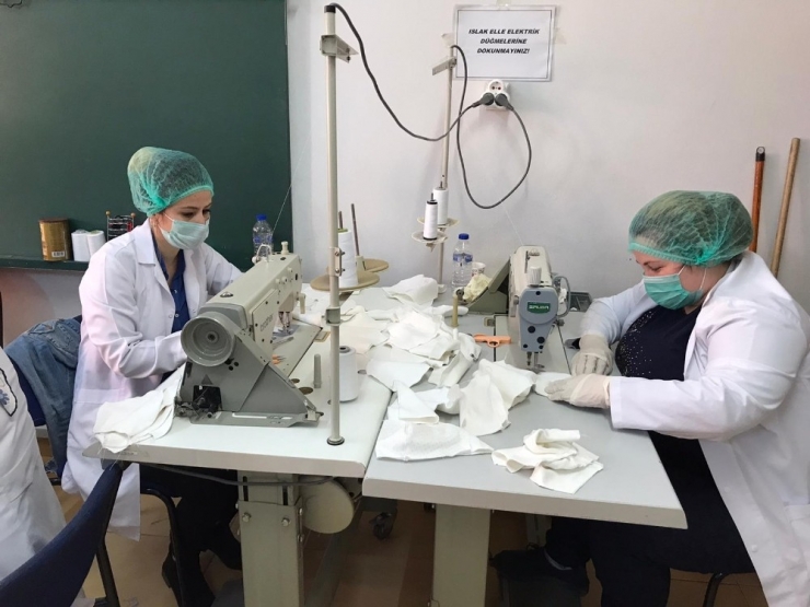 Halk Eğitimi Merkezi Kursiyerlerinden Maske Mesaisi