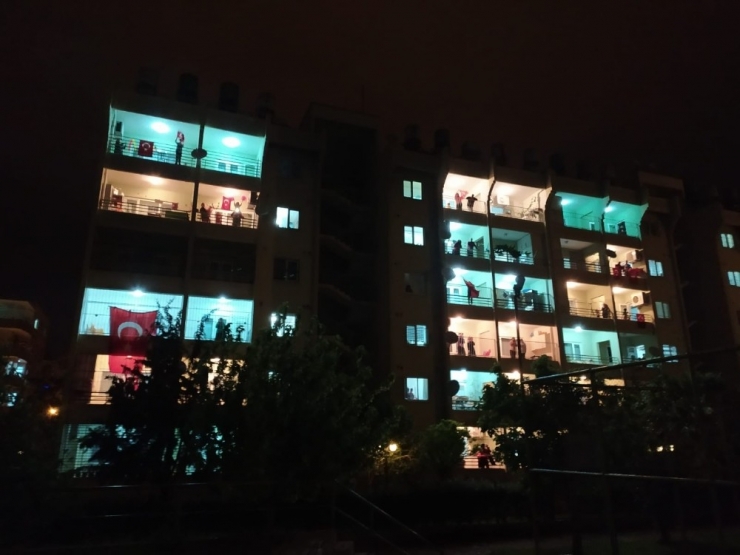Reyhanlı’da 23 Nisan Balkonlardan Coşkuyla Kutlandı