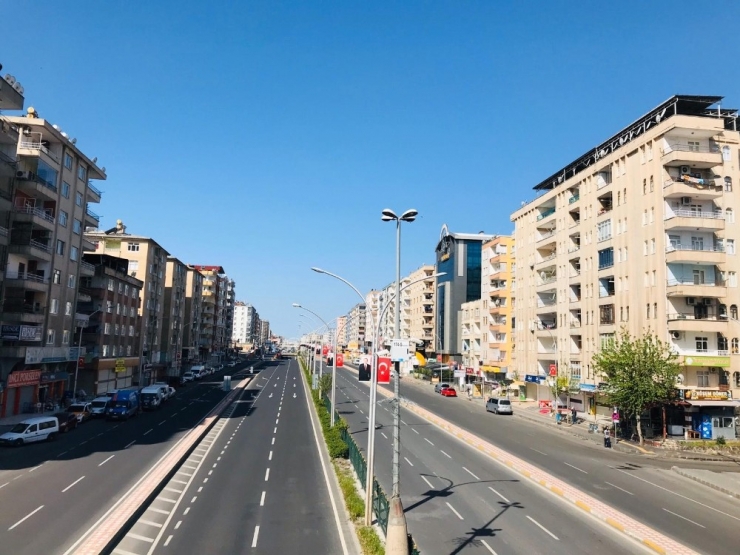 Diyarbakır Sokağa Çıkma Kısıtlaması Nedeni İle Sessizliğe Büründü