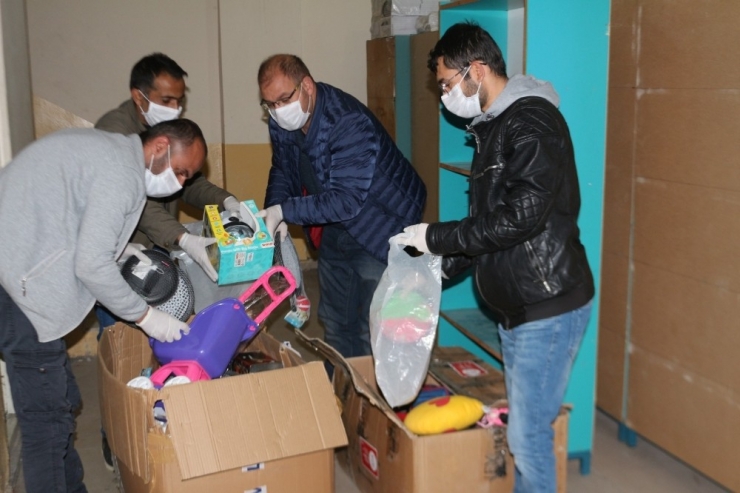 Tuzluca’da Köy Çocuklarına Hediye Dağıtıldı