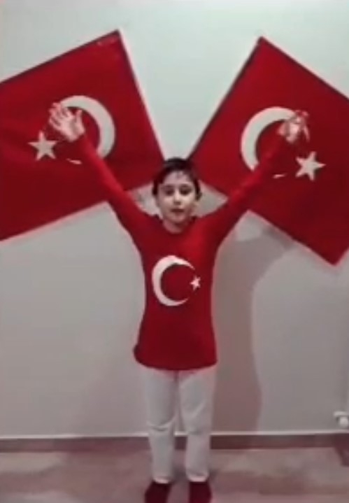 Evde Kalan Öğrencilerden 23 Nisan Klibi