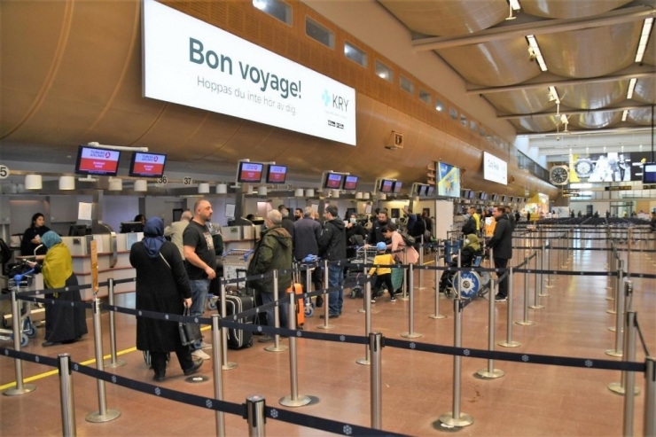 İsveç’te Bulunan Türk Vatandaşları Türkiye’ye Tahliye Edildi