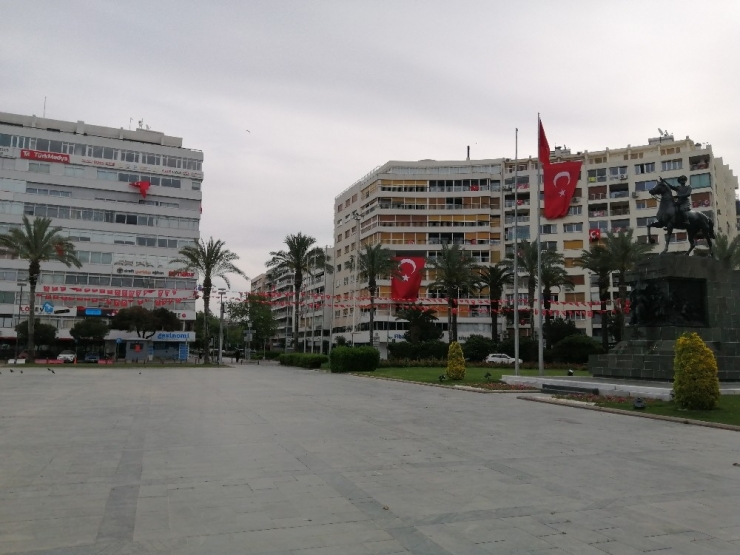 İzmir’de Sessiz 23 Nisan