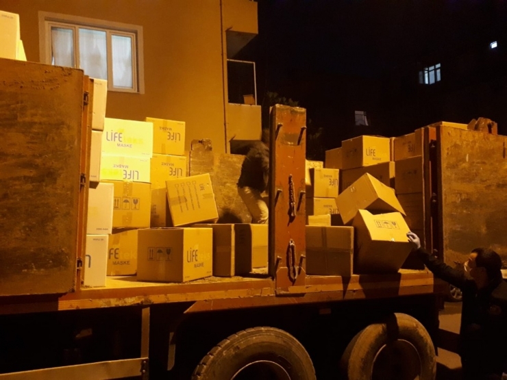 İstanbul’da Bir Depoda 685 Bin Kaçak Medikal Maske Ele Geçirildi