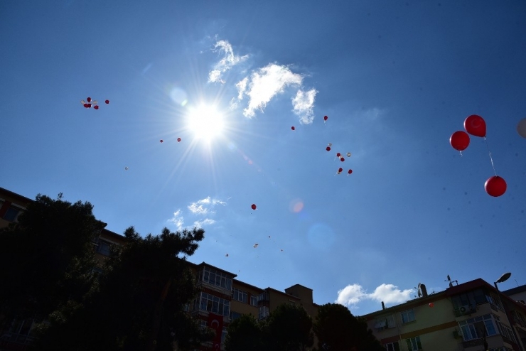 Kadıköy’de 23 Nisan Coşkusu: Balonlar Gökyüzünde Buluştu