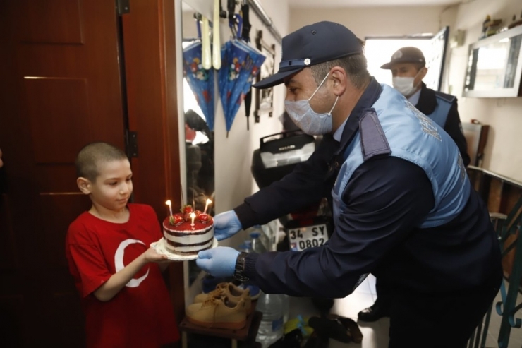 Zabıta Ekiplerinden Çocuklara Doğum Günü Sürprizi