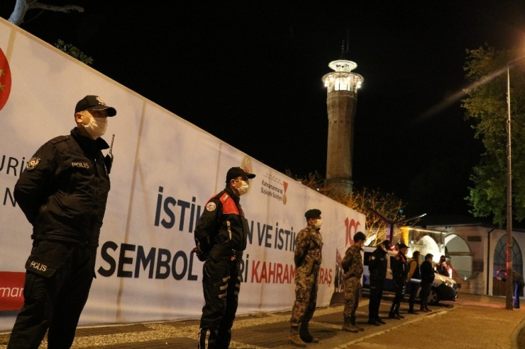 Polisler Hep Birlikte İstiklal Marşı Okudu