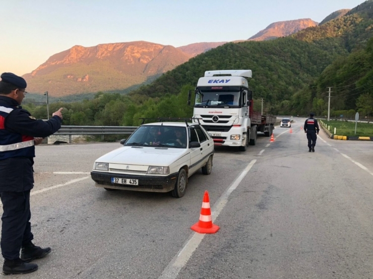 Köylere Giriş Çıkışlar Durduruldu, Jandarma Kontrolü Arttırdı