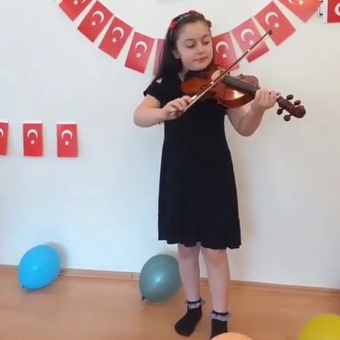 Evde Kalan Çocukların 23 Nisan Gösterileri Beğeni Topladı