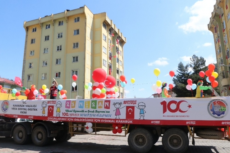 Evde Kalan Çocuklar Bayram Coşkusunu Süslenen Tır İle Kutladı