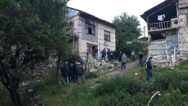 Yaşlı Kadın Yangında Can Verdi