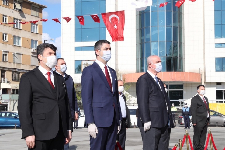 Kartal’da Atatürk Anıtı’na Çelenk Koyma Törenine Sınırlı Katılım