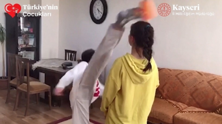 23 Nisan’da Hayrete Düşüren Gösteri