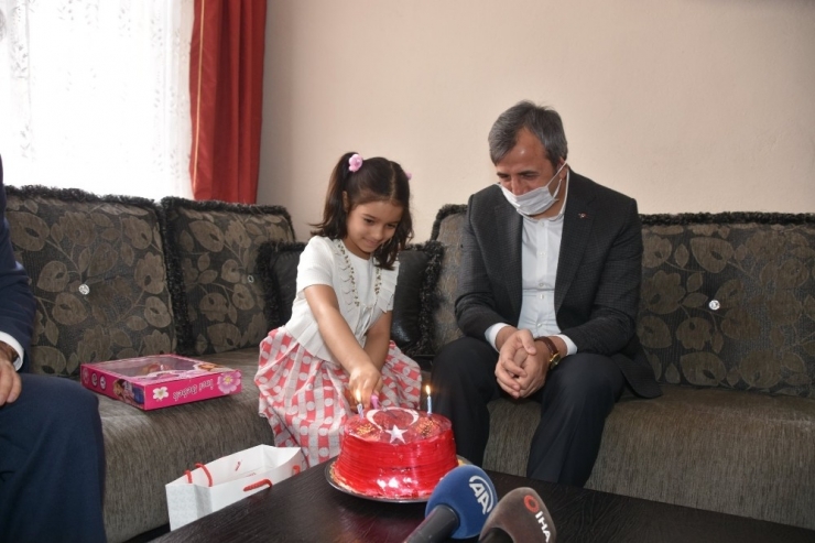 Kırıkkale Valisinden 23 Nisan’da Doğan Çocuğa Doğum Günü Sürprizi