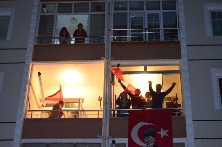 Lüleburgazlılar Balkonlara Akın Etti