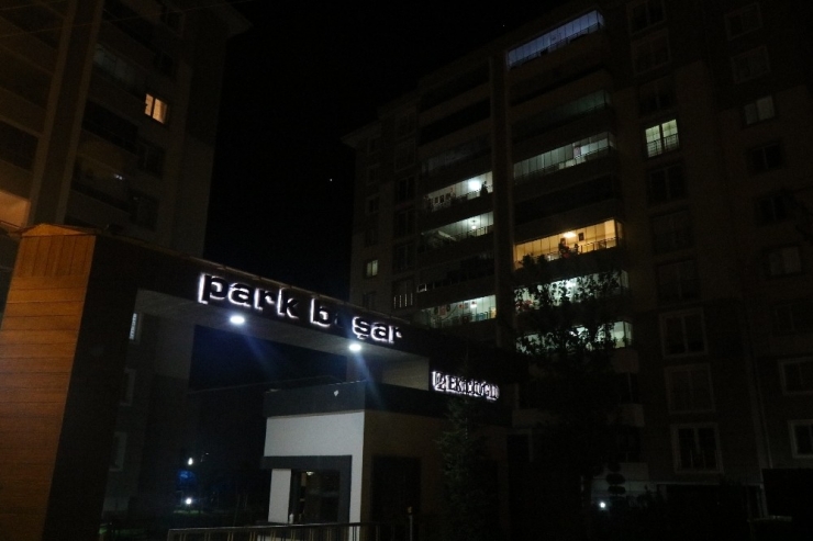 Kırşehir’de Karantinadan Çıkan Binada 23 Nisan Coşkusu