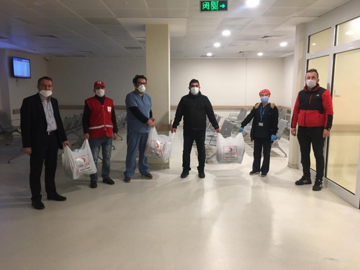 Kızılay’dan Beyaz Önlüklü Kahramanlara Şükran