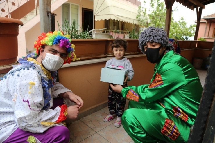 Sağlık Çalışanlarının Çocuklarına 23 Nisan’da Pasta Sürprizi