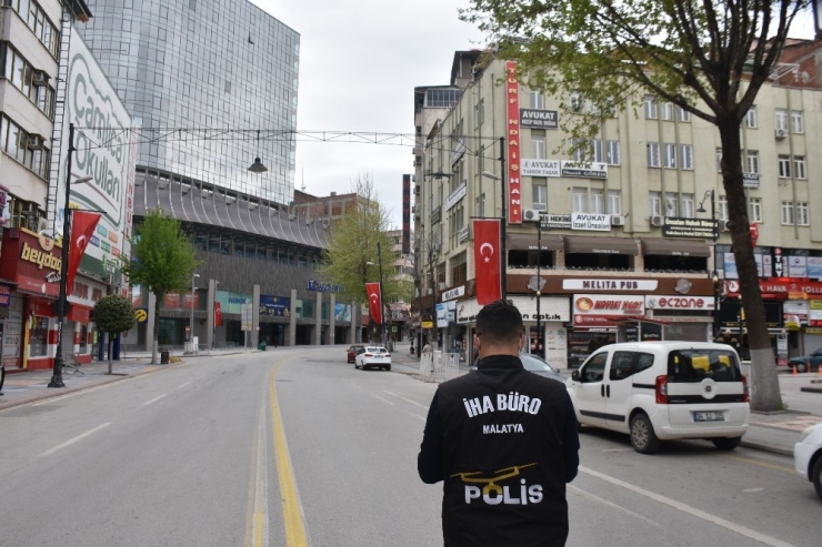 Sesli Drone İle Sokağa Çıkanlar Uyarılıyor