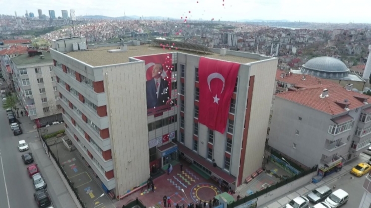 İstanbul’da 100 Okulda 100 Balon Gökyüzüne Bırakıldı