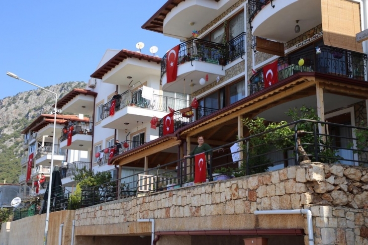 Korona Virüsün Giremediği Turizmin Gözbebeği İlçede 23 Nisan, Çocuk Şarkılarıyla Kutlandı