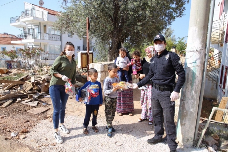 Korona Virüsün Giremediği Turizmin Gözbebeği İlçede 23 Nisan, Çocuk Şarkılarıyla Kutlandı