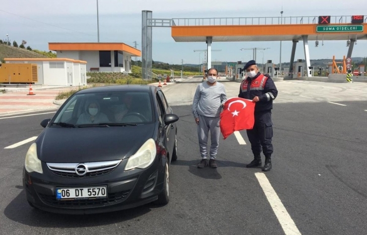 Jandarmadan Bayraklı Kutlama