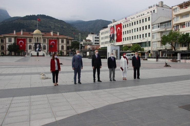 Manisa’da Korona Tedbirleri Altında 23 Nisan Kutlaması