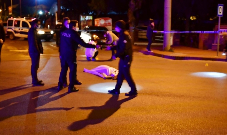 Genç Adama Sokak Ortasında İnfaz