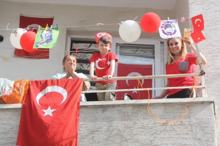 Muhtardan Çocuklara Faytonlu, Palyaçolu Kutlama