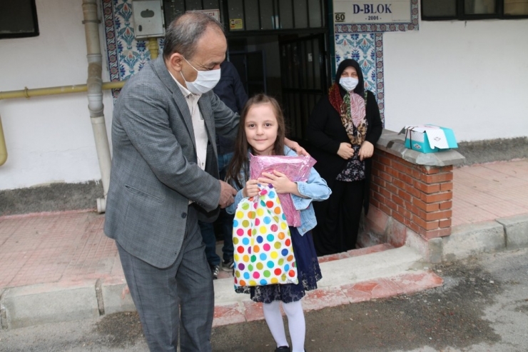 Müdür Başyiğit’ten 23 Nisan’da Doğan Öğrencilere Doğum Günü Sürprizi