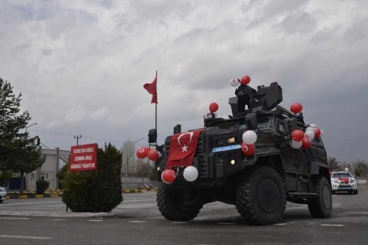 Mehmetçik Köy Köy Gezerek Çocukların Bayramını Kutladı