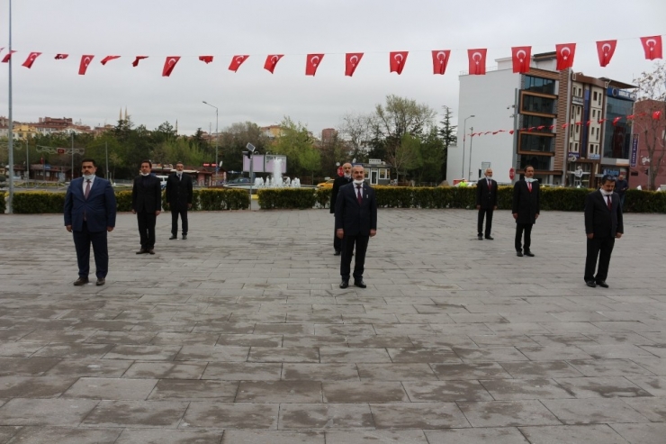 23 Nisan Ulusal Egemenlik Ve Çocuk Bayramı Çelenk Sunma Töreni Yapıldı