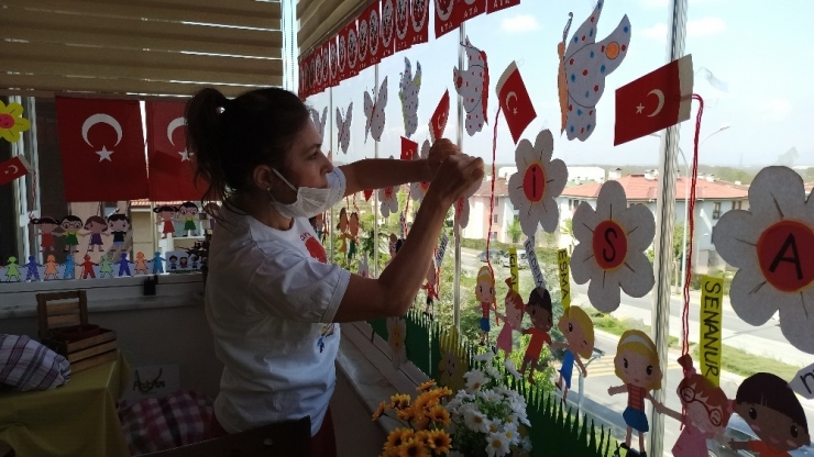 Öğretmen Öğrencilerinin Çizgi Karakterleri İle 23 Nisan’ı Kutladı