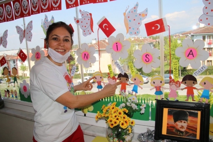 Öğretmen Öğrencilerinin Çizgi Karakterleri İle 23 Nisan’ı Kutladı