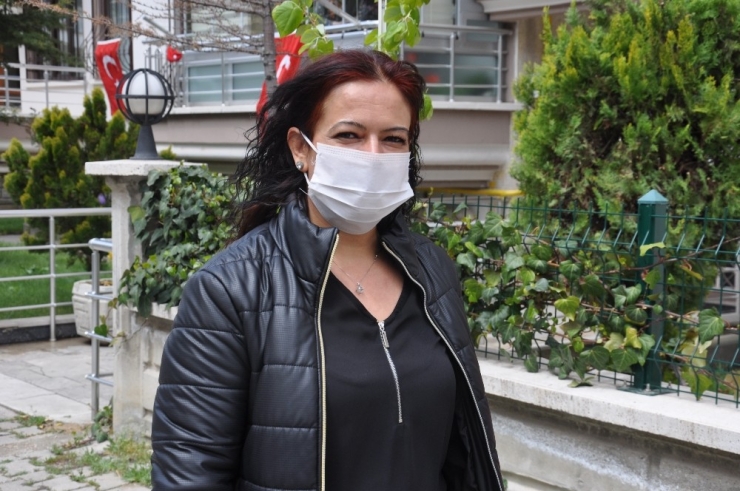 Bu Apartman 23 Nisan Coşkusu İçin Özel Hazırlandı