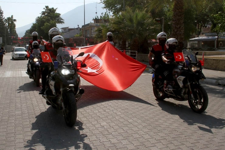 Polis Korteji Eşliğinde 23 Nisan Coşkusu