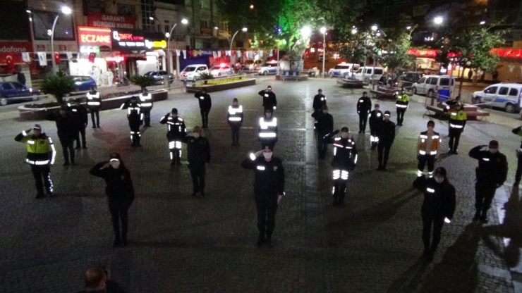 Polis Araçlarıyla Fener Alayı