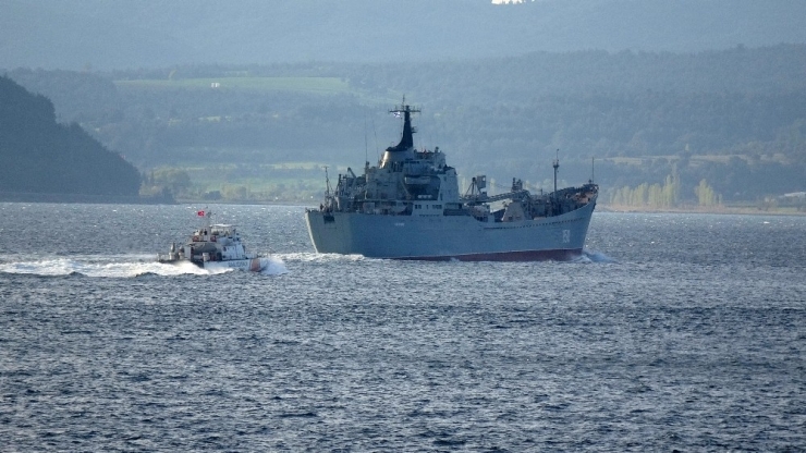 Rus Savaş Gemisi ‘Saratov’ Çanakkale Boğazı’ndan Geçti
