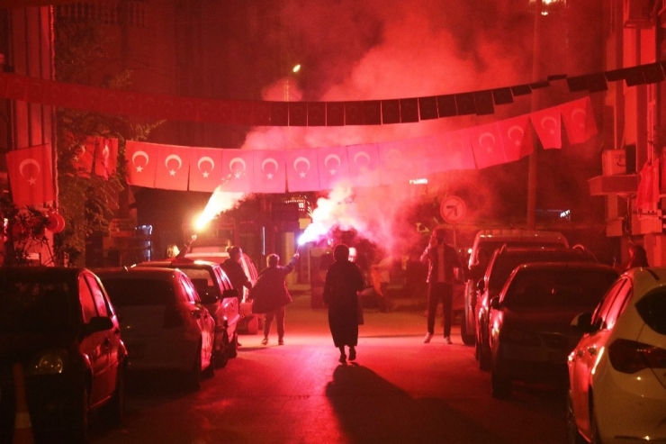Sakarya 21.00’da Tek Ağızdan İstiklal Marşı Okudu