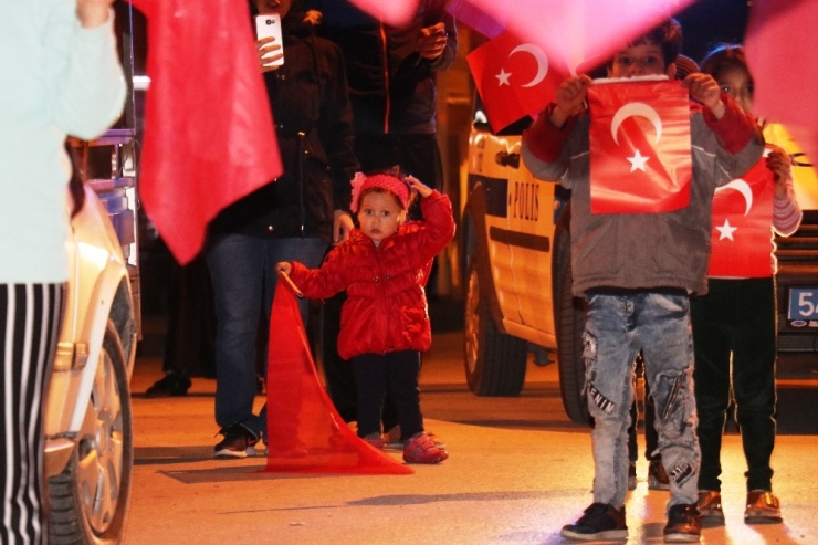 Sakarya 21.00’da Tek Ağızdan İstiklal Marşı Okudu