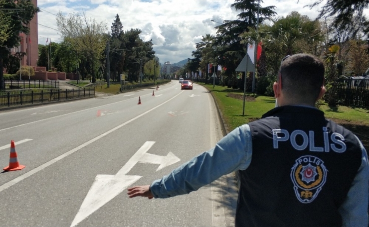 Samsun’da Sokağa Çıkma Yasağında Polis Denetimi