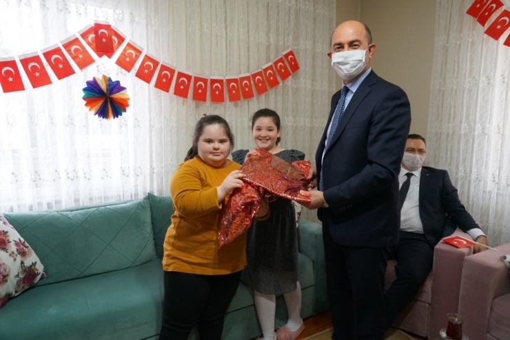 Özel Çocuklara 23 Nisan Sürprizi