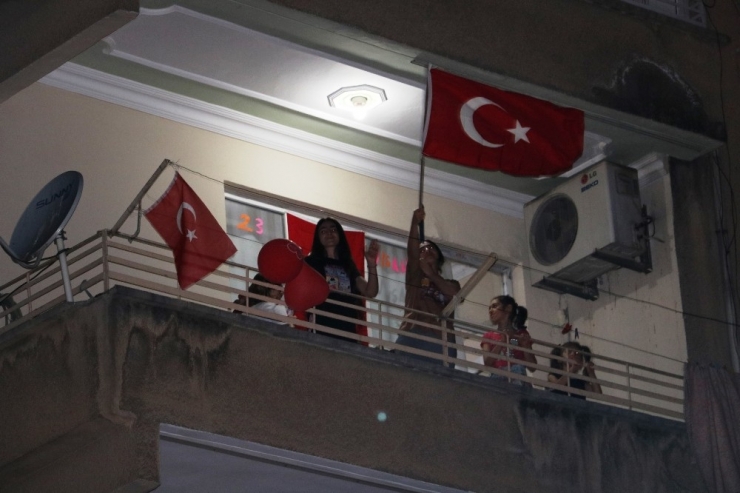 Şanlıurfalılar İstiklal Marşı’nı Cumhurbaşkanı Erdoğan İle Birlikte Okudu