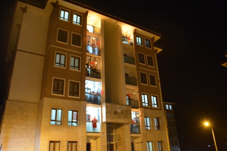 Sarıkamış’ta Meşaleli Bayraklı 23 Nisan Coşkusu